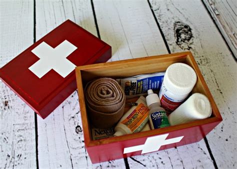 Diy First Aid Kits And What To Put In Them A Girl And A Glue Gun