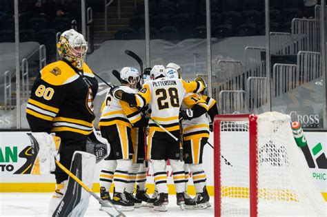 Boston Bruins Red Hot Pittsburgh Penguins Win 4 1 On The Road