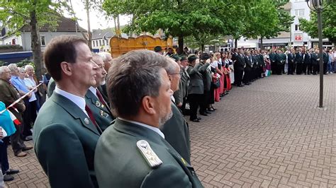 Der stadtteil buchholz im duisburger süden ist einer der beliebtesten wohnstandorte duisburgs und punktet mit. 15 06 2019 Video Zapfenstreich Duisburg Buchholz - YouTube