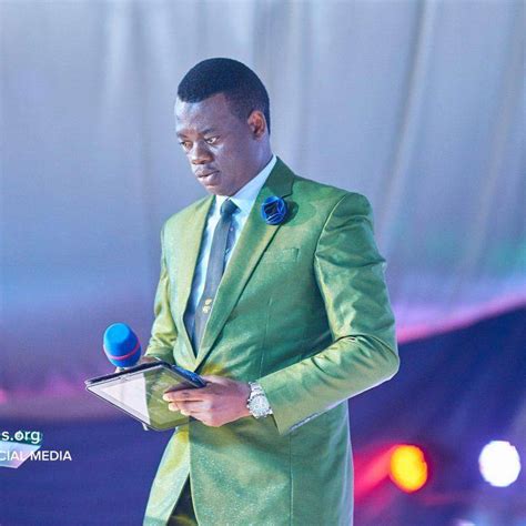 Transferin resmen açıklanmasının ardından fenerbahçe taraftarı google aramalarına başladı: Apostle Arome Osayi - Biography, Wife, Age, Profile, Ministry, and Books » Thrill NG