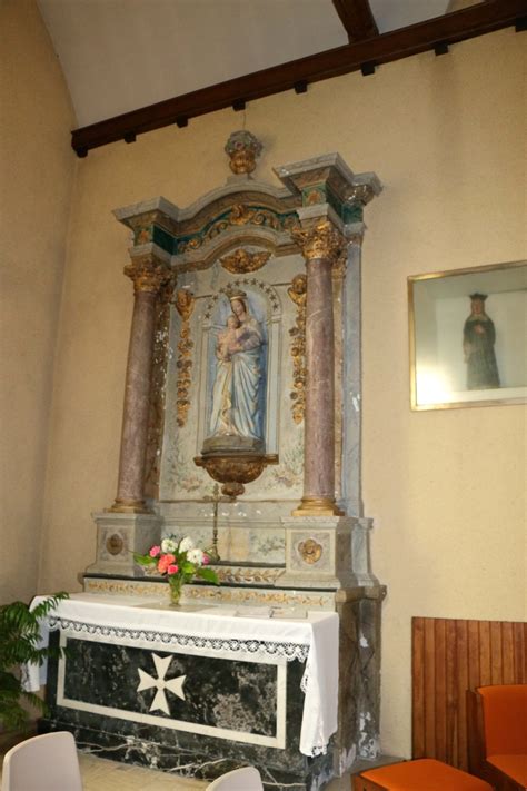 Photo à Lhuisserie 53970 Le Transept De Gauche Est Dédié à La