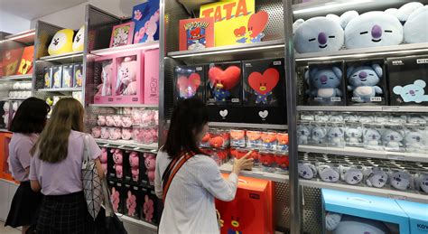 Where to buy official line friends bt21 merchandise, bts cds, posters, stickers, unofficial merchandise and attend idol birthday events in prices of bt21 merchandise are about double what you would pay in line friends store in korea and in line of what you would pay on ebay, amazon. Line_FriendsStore_BT21_03 | Line Friends Store, 'BT21 ...