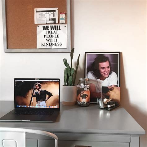 Check spelling or type a new query. Pin by Abbey Style on ⚜ Harries ⚜ | One direction room ...