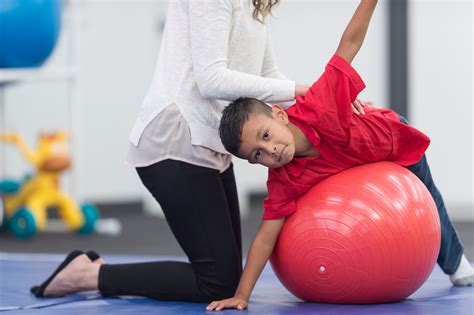 Exercising kids in physical therapy clinic | Advance Medical