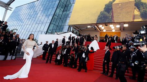 Acontece todos os anos, no mês de maio, na cidade francesa de cannes.o mercado do filme (marché du film) acontece paralelamente ao festival. Johnny's Blog: AWARDS AND CELEBRATIONS - FESTIVAL DE CANNES