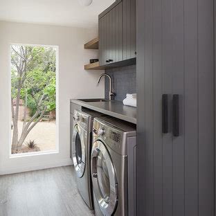 Kitchen colour is pure white and the floor is dark, it's an astonishing combination. 75 Beautiful Small Modern Laundry Room Pictures & Ideas ...