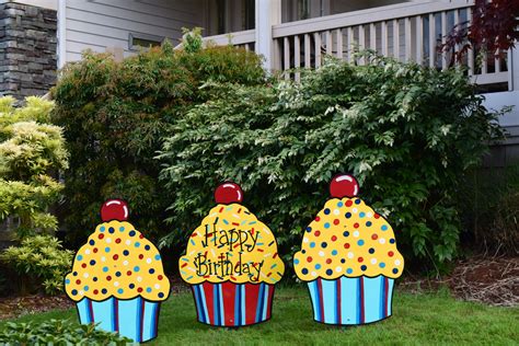 From front yard birthday signs. Rent some cute Happy Birthday Cupcake yard signs for your ...