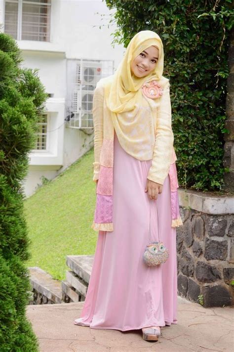 10 inspirasi gaun lamaran untuk para hijaber gak melulu kebaya