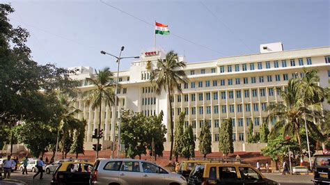Man From Dhule Tries To Kill Self Outside Mantralaya Arrested