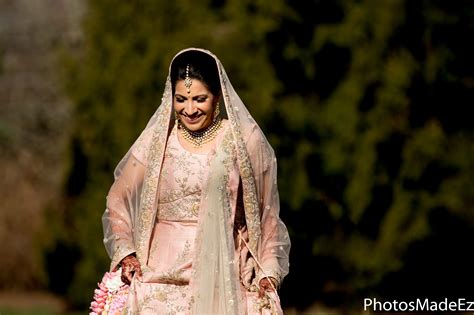 Photosmadeez offers photography, cinematography and photo booth to our south asian, indian, pakistani, bangladeshi. Sindhi Bride Namrata for Hindu Wedding Ceremony at the ...