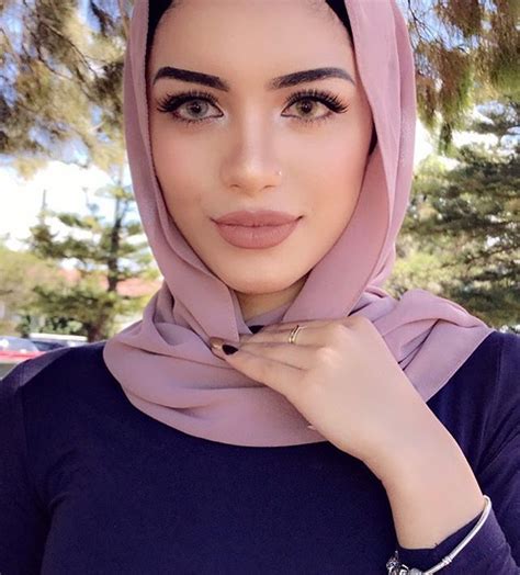 Gaya Foto Selfie Selebgram Hijab Profil Lengkap Artis