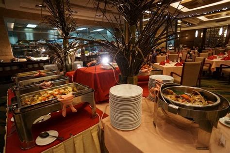 It is strategically situated in the city's commercial centre. Ramadan Buffet Dinner at Imperial Palace Hotel, Miri