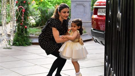 Soha Ali Khan Shares Adorable Snap Of Daughter Inaaya Taking First Step