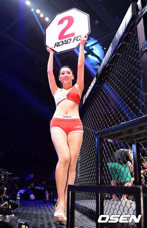 또 송가연은 로드fc 측이 촬영 목적을 구체적으로 알려주지 않았을 뿐만아니라 다른 여자. 스포츠종합로드 FC 송가연 데뷔전,'제가 로드걸 박진아예요' | YTN