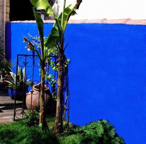 Le bleu majorelle est un bleu particulier, parfois délicat à dénicher dans le commerce, car il est souvent vendu sous d'autres appellations (bleu indigo par exemple). Bleu majorelle peinture extérieure - Vente de peinture ...