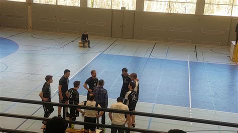 Eine spielerin brachte den tvg im dritten satz auf kurs. VTV Freier Grund - CVJM Siegen Volleyball - YouTube