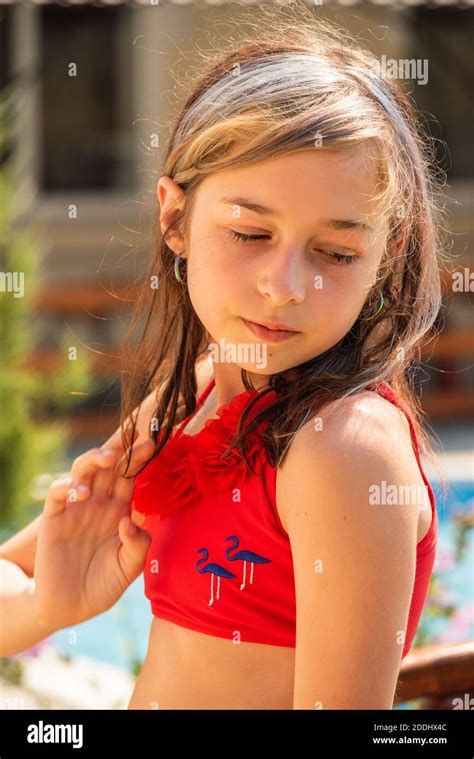 Mädchen 10 Jahre Alt Bikini Fotos Und Bildmaterial In Hoher Auflösung Alamy
