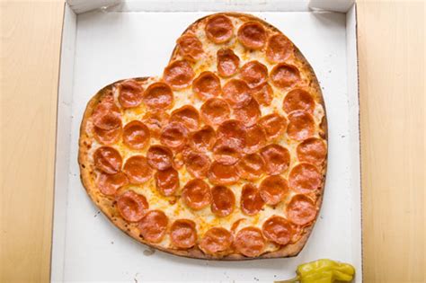 Heart shaped pizza for valentine's day, 2014 heart shaped food ideas. Chain Reaction: Papa John's Heart-Shaped Valentine's Pizza ...