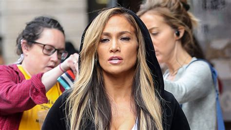 Jennifer Lopez Flashes Abs In Bikini And Fur Coat For ‘hustlers Movie