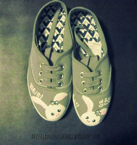 Spraying works best when you are painting your entire shoes a single color. DIY Shoe Painting - A Blog about Misselayneous Things