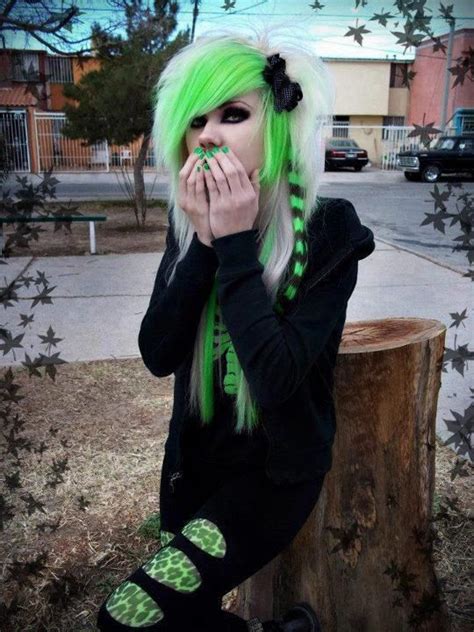 She Did It And Somehow Pulled Off Green Hair Very Few