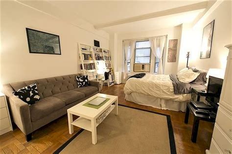 Emphasize the coziness of a small footprint with soft textures and calming colors, both of which can make a tiny area feel intentionally small. paguponhome.com | Apartment layout, Small apartment layout ...