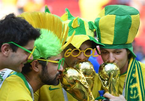 fifa world cup 2018 serbia vs brazil brazil backed by a sea of yellow against serbia foto 6