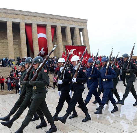 Entlassungen nach Putschversuch türkische Armee sucht 30 000 neue