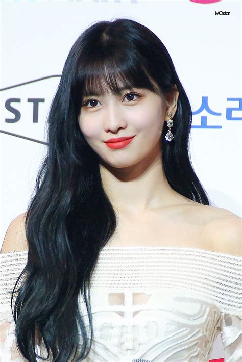 She's not putting on an act, nor is she exaggerating her vocal tone. 190822 - Elegant Momo : twice
