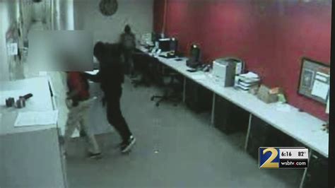Target Employee Tied Up During Armed Robbery Near Metro Atlanta Mall Wsb Tv Channel Atlanta