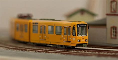 Llegó un día antes porque dio la vuelta al mundo por el este y por el sol cambiaban los minutos. Colección de Ferrocarriles en miniatura - Friki.net