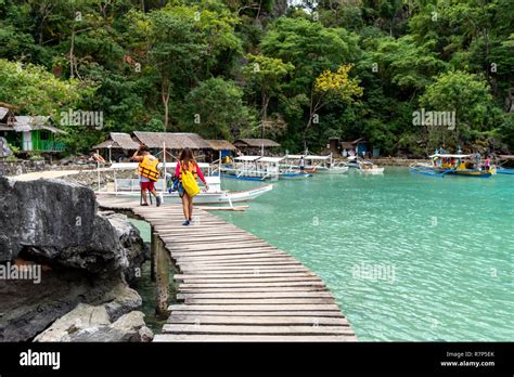 Nov 16 2018 Tourists Visiting The Kayangan Lake At Coron Island