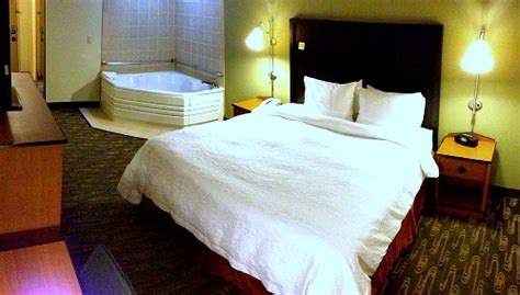 Tacoma hotels with room service. Seattle Hot Tub Suites - Hotels With In-Room Whirlpool Tubs