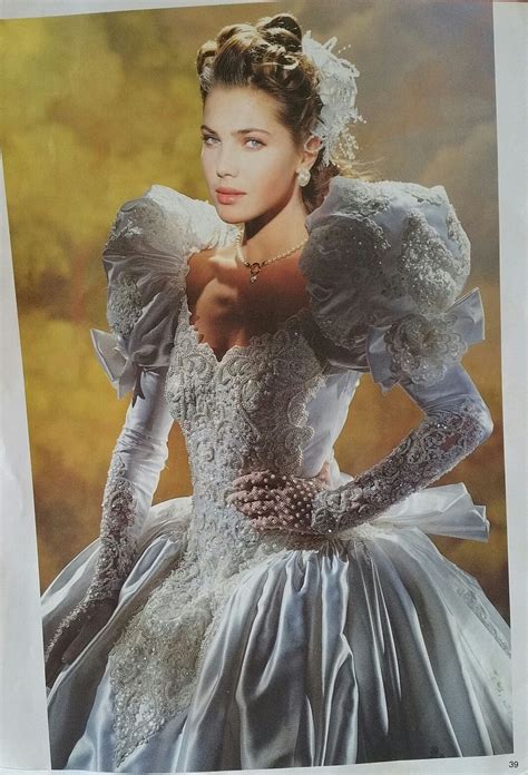 Umstandsbrautkleider, umstandsmode, xxl brautkleider, brautkleider für mollige, brautmoden mit spitze zwischen 1994 und 2004 nannte sich das unternehmen brautmoden schubert und war in. Pin on demetrios