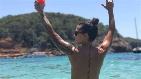 Spain Women S Star Jenni Hermoso Copies Iconic Lionel Messi Photo As