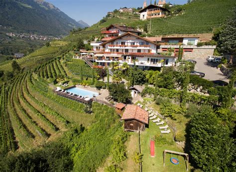 Hausaufnahme Hotel Weingut Innerleiterhof Scena Schenna • Holidaycheck Südtirol Italien