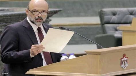 البرلمان الأردني يمنح الثقة إلى حكومة رئيس الوزراء عمر الرزاز صحيفة الوطن