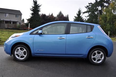 Lithium ion motor battery,remote power door locks,power windows description: U.S. Sales Of The Nissan Leaf Electric Car Now Over 10,000