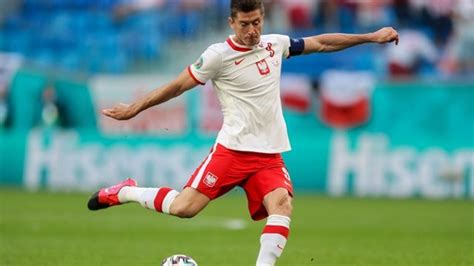 I polen råder de over verdens vel nok bedste 9'er, robert lewandovski, det var dog ikke til at se at polakken i den forgange sæson scorede 41 mål i. Fußball-EM - Lewandowski vor Spanien-Duell: "Wir haben ...