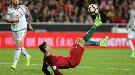 Portugal's nelson semedo in action with hungary's attila fiola. Ronaldo 15. Spieler mit 70 Länderspiel-Toren - Sky Sport ...