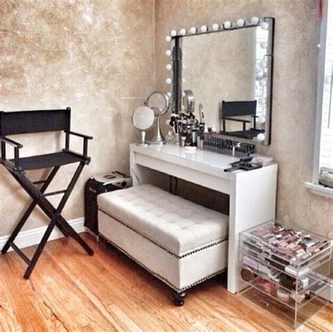 Makeup Vanity In Bedroom Ideas