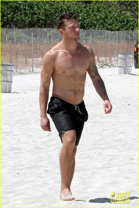 Ryan Phillippe Goes Shirtless And Hes In His Best Shape Ever Photo 3132039 Bikini Paulina