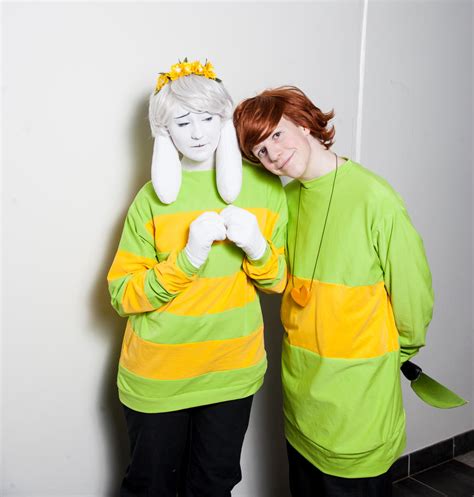 Cosplay Asriel Dreemurr And Chara Undertale By