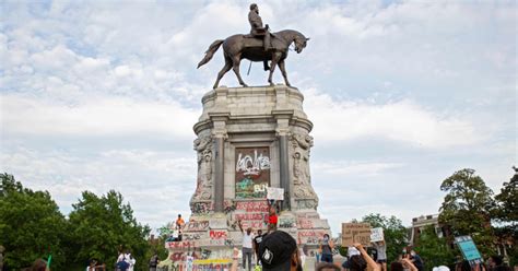 Virginia Protesters March To Statue Of Confederate Gen Robert E Lee