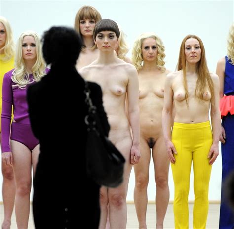 Beecrofts Werk Wenn 20 Nackte Frauen Kunst Werden Bilder Fotos WELT