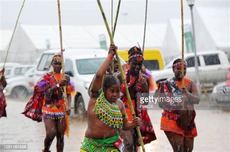 Zulu Maidens Gather For The Annual Reed Dance In South Africa Photos Et