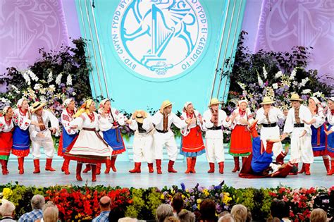 Orlyk - Ukrainian Dancing | Cossack Dancing | Folk Dancing ...