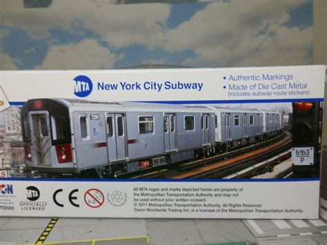 Daron New York Subway Mta Transit Diecast Model Train With Track