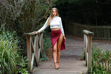 Model Women Legs Nipples Through Clothing Sophie Sherwood Feet Red Skirt Bare Midriff