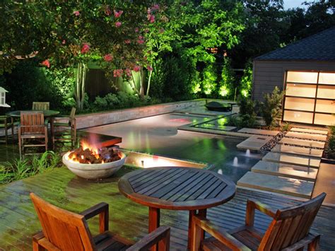 Turn Your Backyard Into Beautiful Lounge Place With These